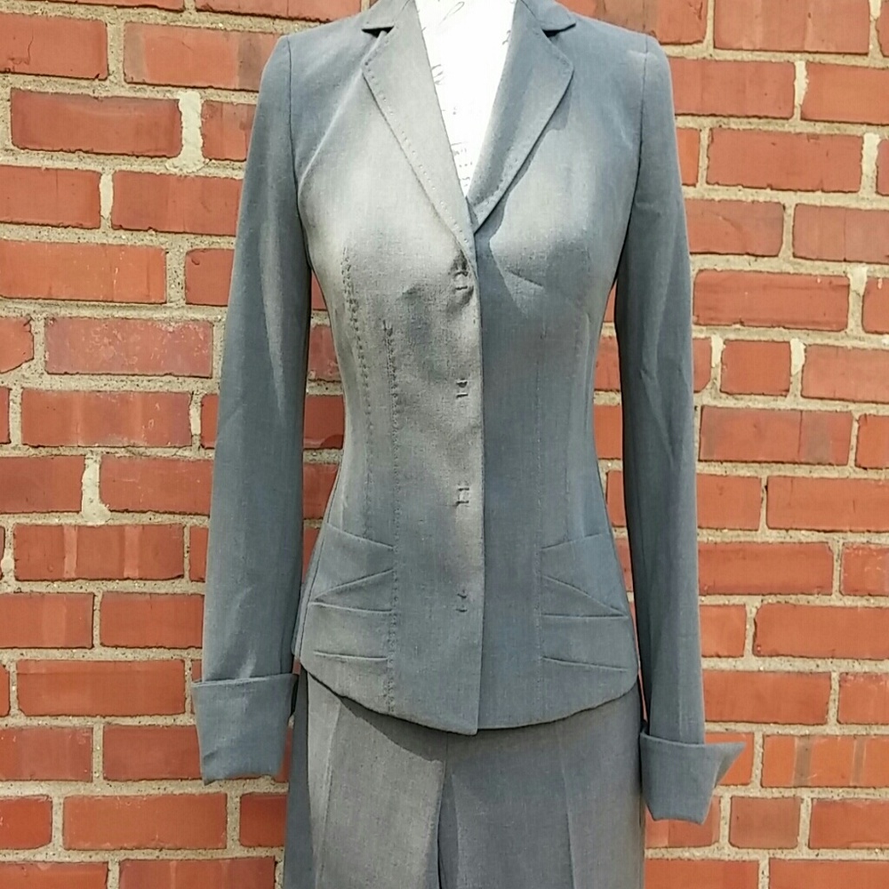 Elie Tahari Gorgeous Grey Suit NWT